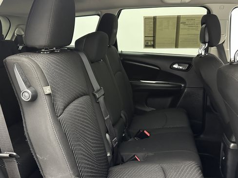 Used 2018 Dodge Journey SE image 31