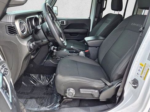 Used 2018 Jeep Wrangler Unlimited Sahara AWD/4WD image 14