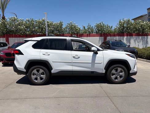 Used 2022 Toyota RAV4 XLE w/ Convenience Package FWD image 2
