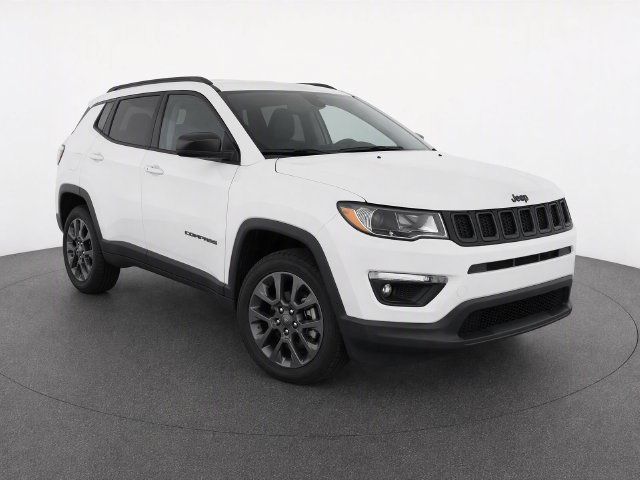 Used 2021 Jeep Compass Latitude FWD image 2
