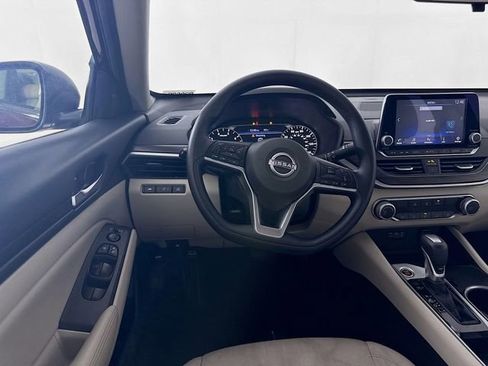 Used 2024 Nissan Altima 2.5 SV image 19