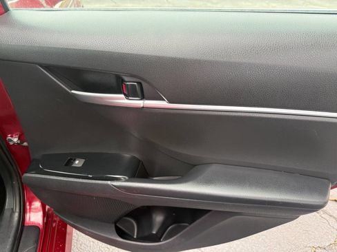 Used 2019 Toyota Camry LE FWD image 33