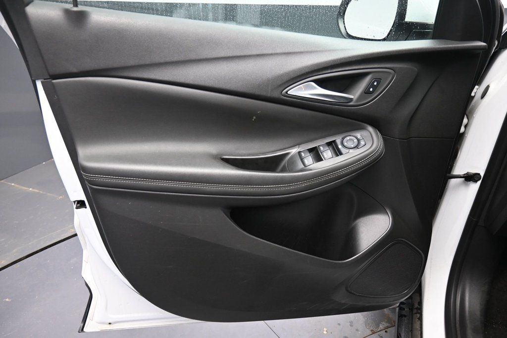 Used 2024 Buick Encore GX Sport Touring FWD image 21