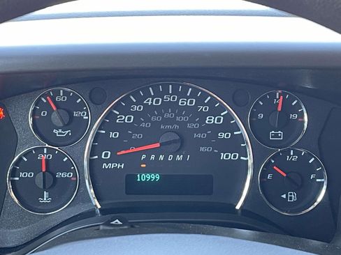 Used 2024 GMC Savana 2500 w/ Driver Convenience Package RWD image 32