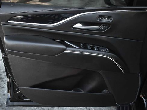 Used 2024 Cadillac Escalade ESV V image 35