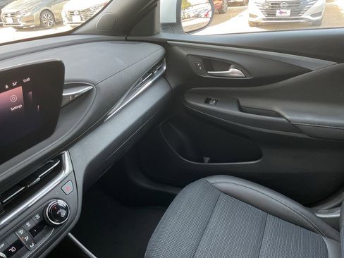 Used 2025 Buick Envista Preferred image 36