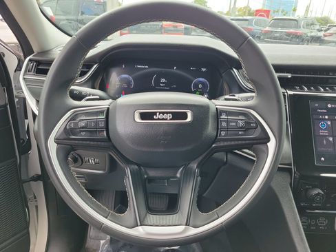 Used 2023 Jeep Grand Cherokee L Laredo AWD/4WD image 27
