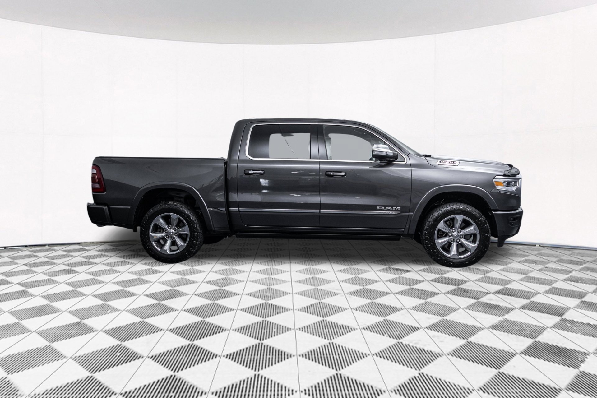 Used 2022 RAM 1500 Limited w/ Body Color Bumper Group AWD/4WD image 13