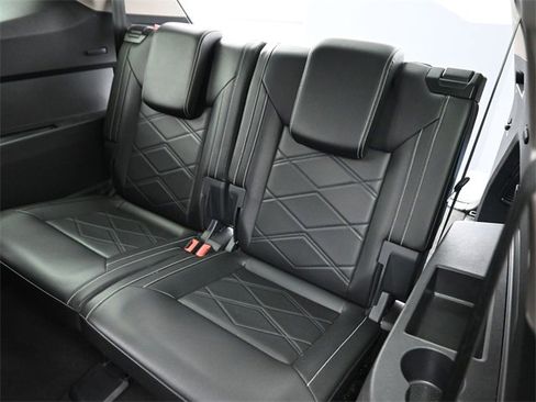 Used 2024 Volkswagen Atlas SE image 14