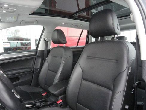 Used 2019 Volkswagen Golf Alltrack SE image 15