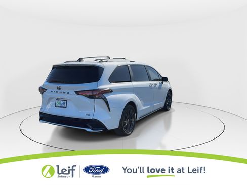 Used 2025 Toyota Sienna XSE image 8