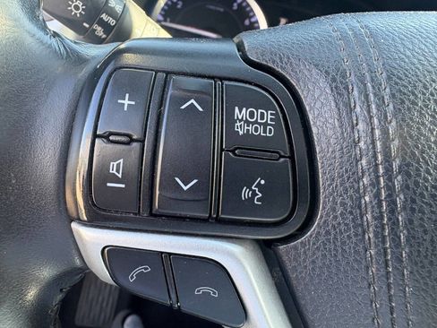 Used 2019 Toyota Highlander XLE AWD/4WD image 20