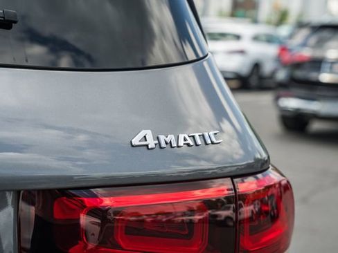 Used 2022 Mercedes-Benz GLB 250 4MATIC w/ Premium Package Lite image 8