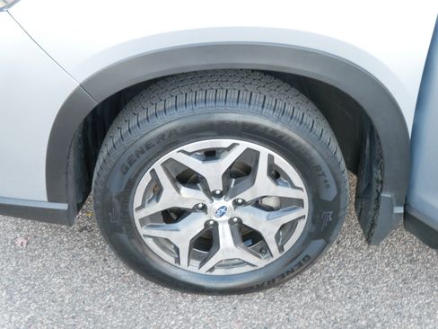 Used 2023 Subaru Forester Premium image 15