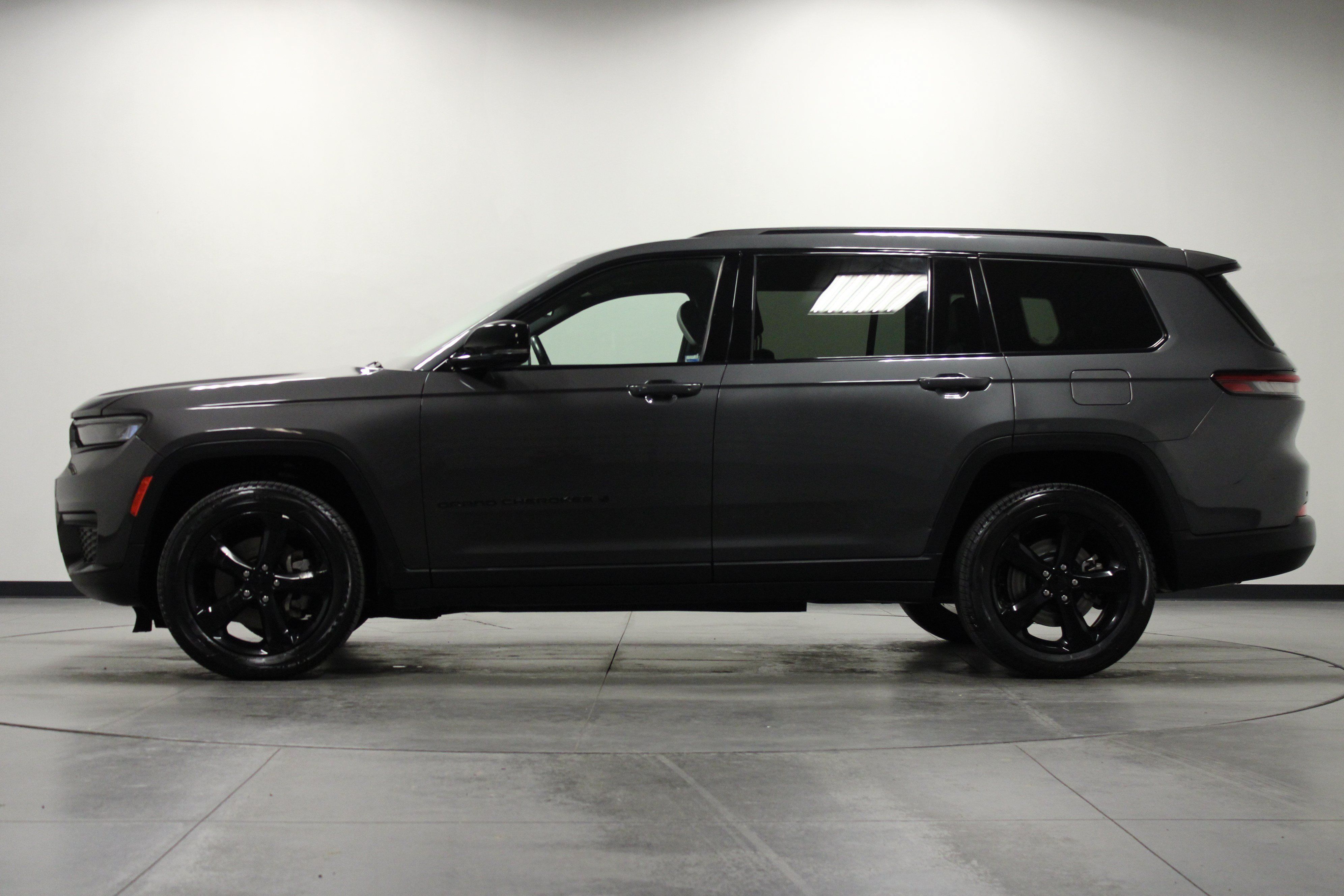 Used 2022 Jeep Grand Cherokee L Laredo AWD/4WD image 7