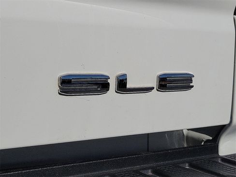 Used 2023 GMC Sierra 1500 SLE image 9