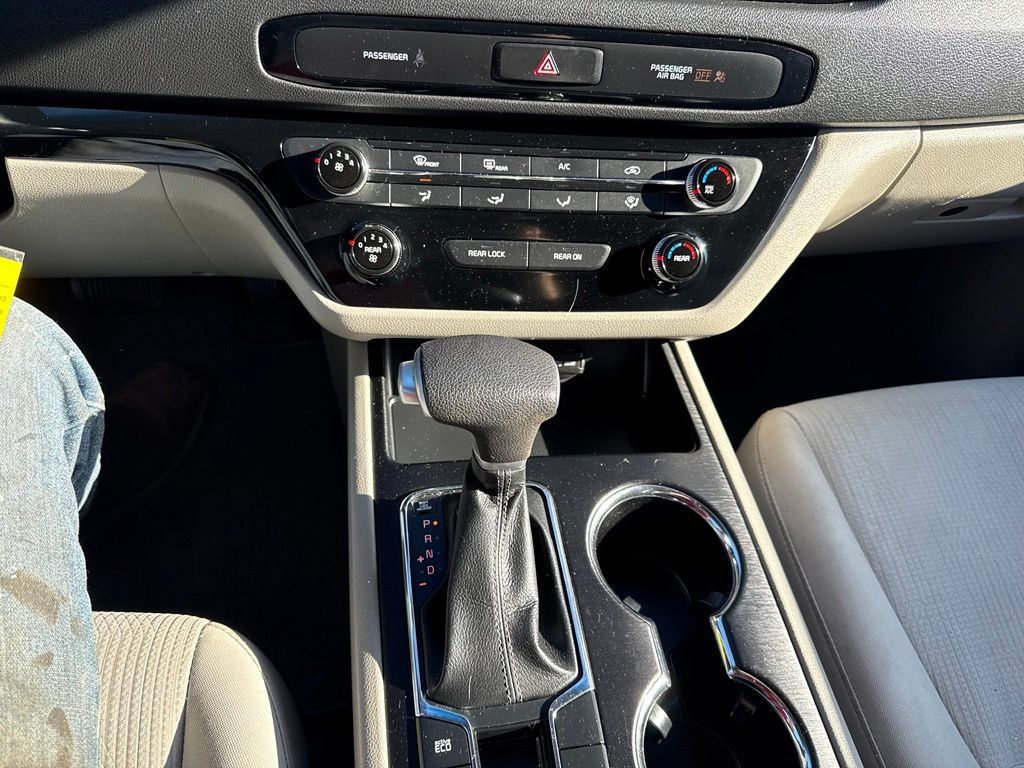 Used 2020 Kia Sedona LX FWD image 23