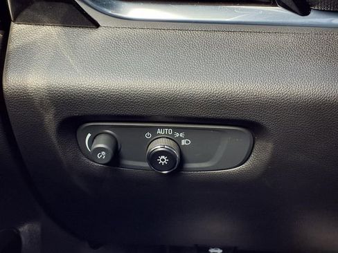 Used 2023 Chevrolet Traverse RS image 22