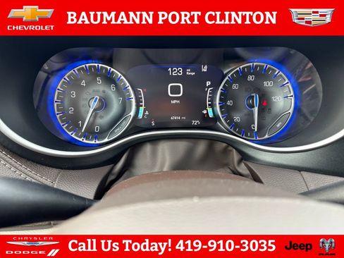 Used 2021 Chrysler Pacifica Touring-L w/ Premium & Safety Sphere Group AWD/4WD image 16