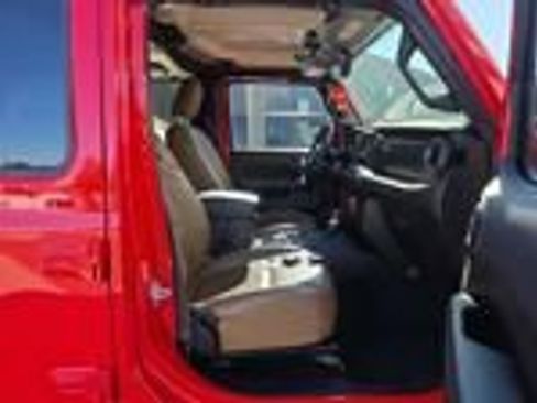 Used 2022 Jeep Wrangler Unlimited Sahara w/ Cold Weather Group AWD/4WD image 22