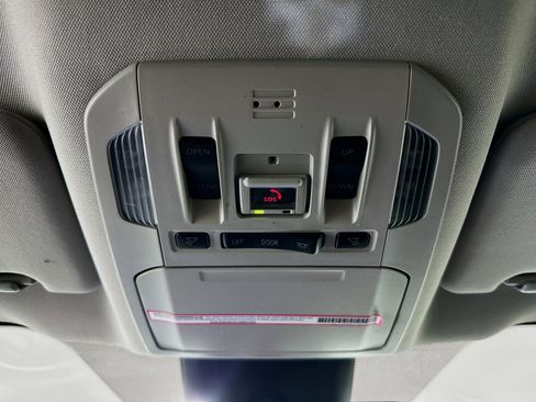 Used 2023 Toyota Highlander XLE image 18