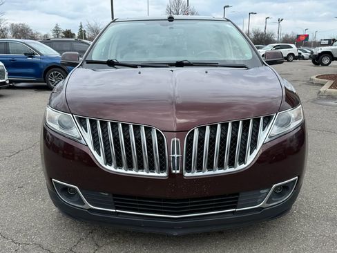 Used 2012 Lincoln MKX FWD image 2