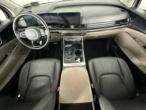 Used 2025 Kia Carnival FWD image 10