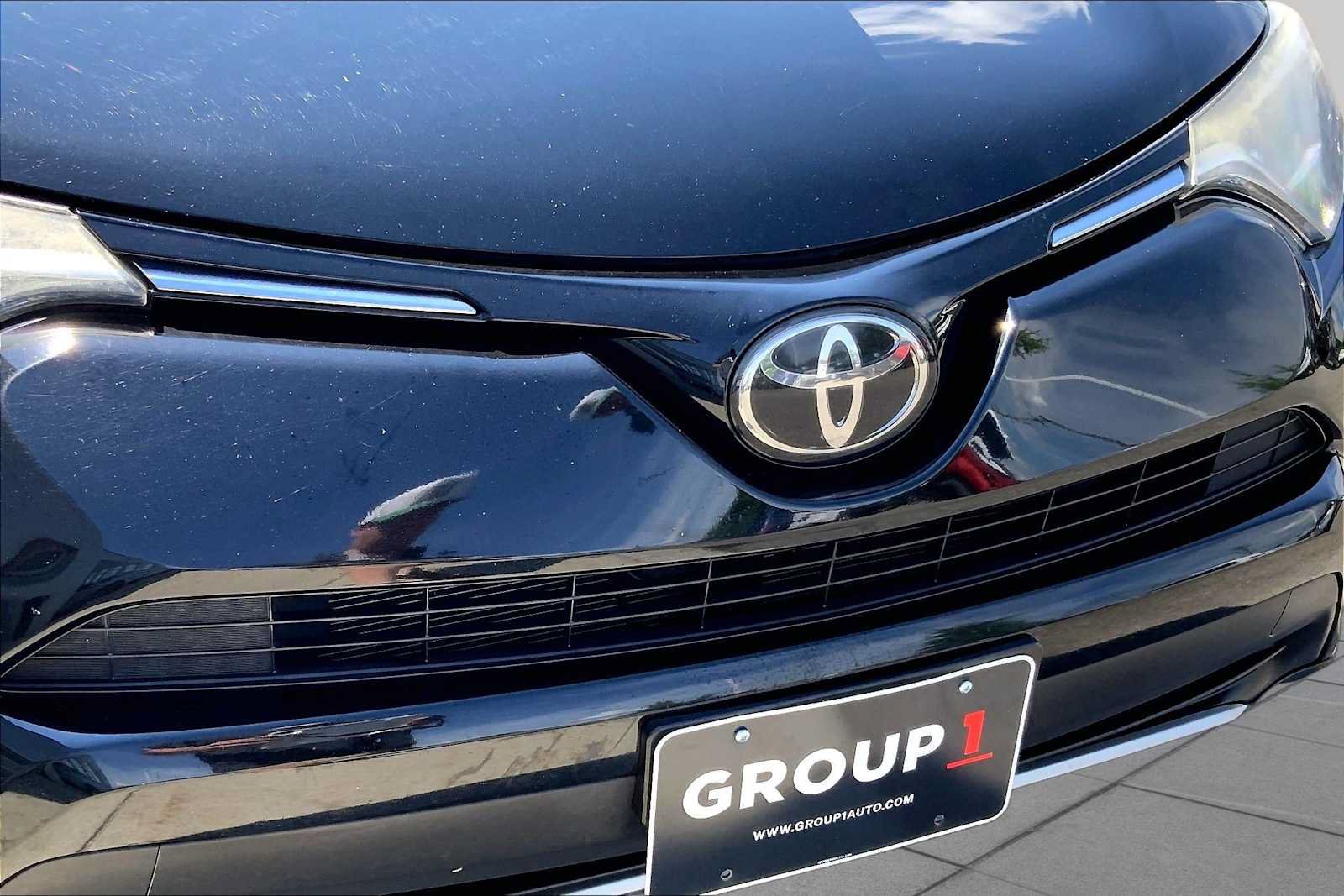 Used 2018 Toyota RAV4 XLE AWD/4WD image 28