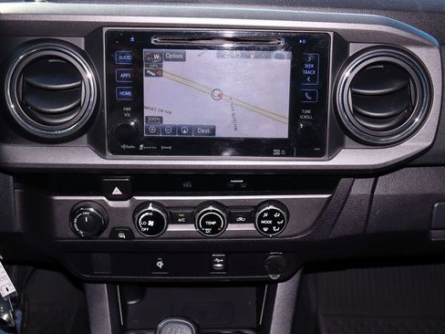 Used 2017 Toyota Tacoma TRD Off-Road w/ Tow Package image 16