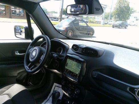 Used 2022 Jeep Renegade Altitude w/ Convenience Group AWD/4WD image 21