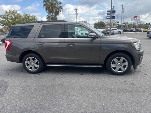 Used 2018 Ford Expedition XLT w/ Equipment Group 202A image 4