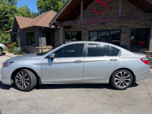 Used 2015 Honda Accord Sport image 2