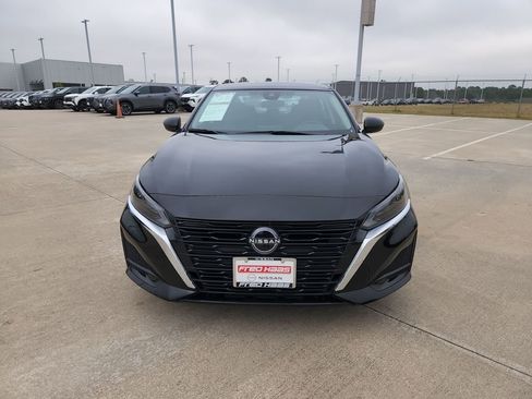 Used 2025 Nissan Altima 2.5 SV image 9