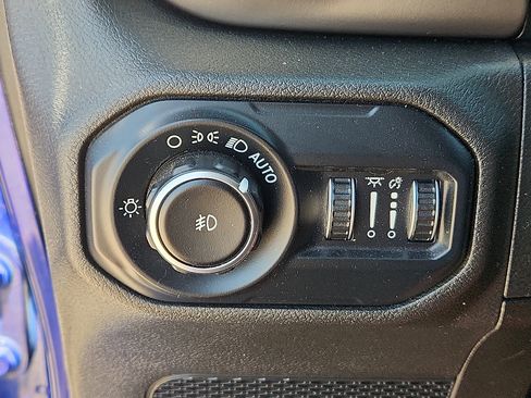 Used 2018 Jeep Wrangler Unlimited Sport S AWD/4WD image 13