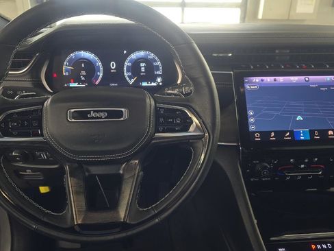 Used 2025 Jeep Grand Cherokee Overland w/ Adv Protech Group III image 8