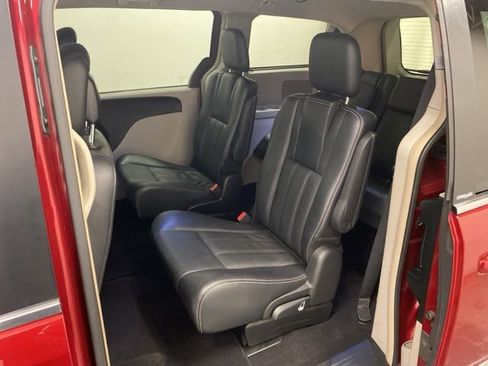Used 2013 Chrysler Town & Country Touring image 18