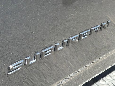 Used 2025 Chevrolet Suburban Z71 AWD/4WD image 17