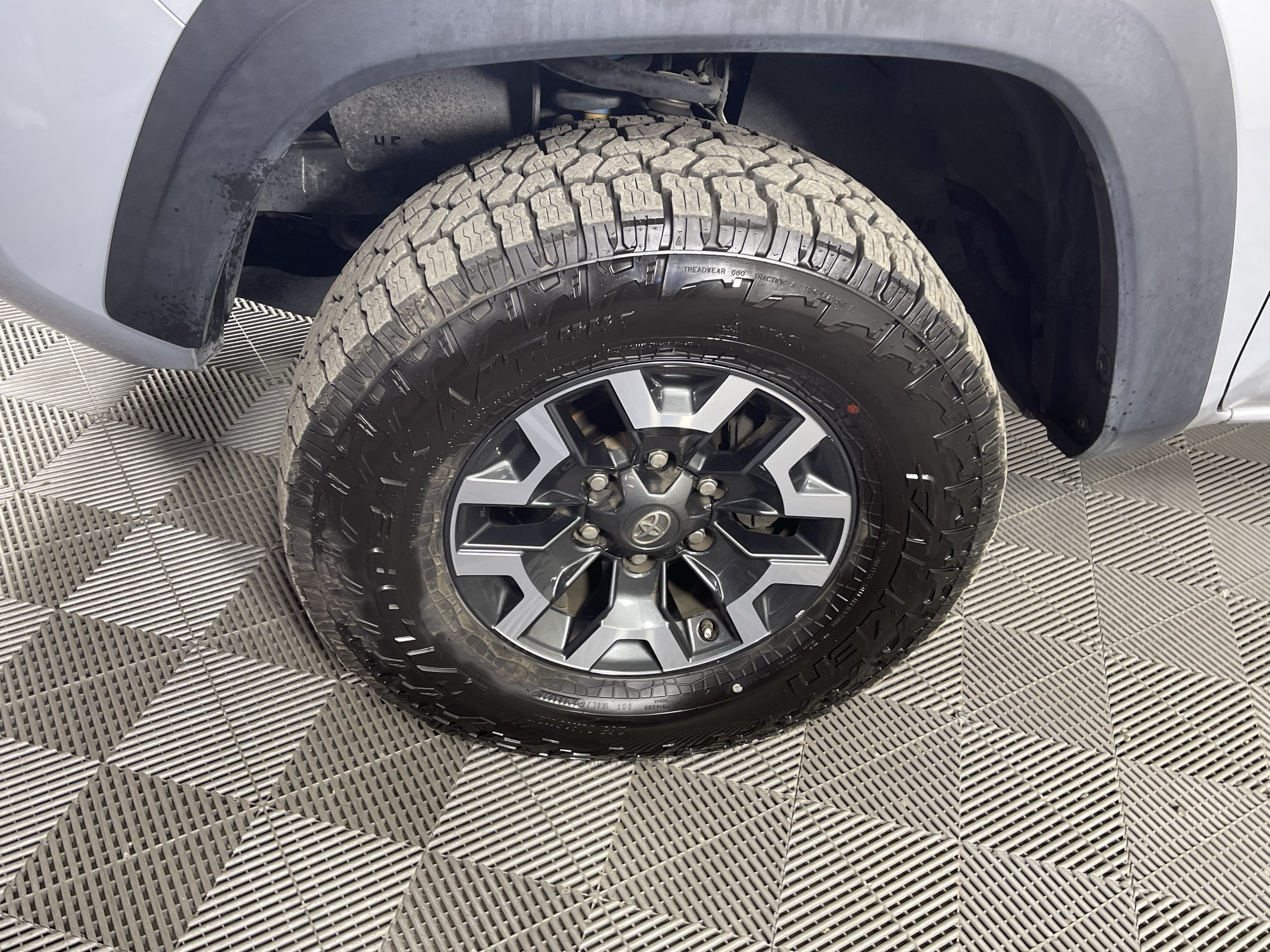 Used 2020 Toyota Tacoma TRD Off-Road w/ TRD Premium Off Road Package AWD/4WD image 9