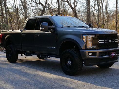 Used 2019 Ford F250 Lariat w/ Lariat Ultimate Package image 4