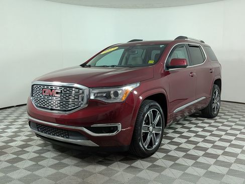 Used 2017 GMC Acadia Denali w/ Technology Package FWD image 7