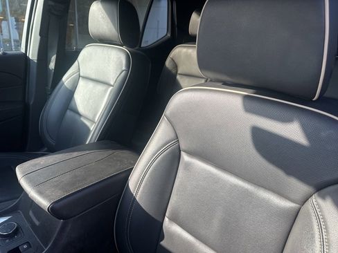 Used 2023 Chevrolet Traverse Premier image 12
