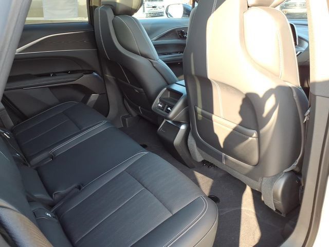 Certified 2025 Cadillac Lyriq Luxury AWD/4WD image 21