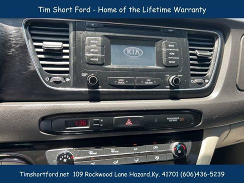 Used 2017 Kia Sedona LX image 11