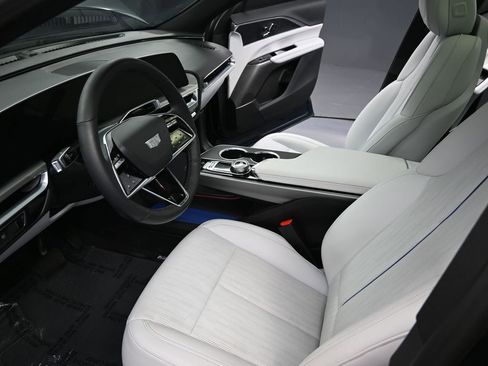 Used 2024 Cadillac Lyriq Luxury image 22