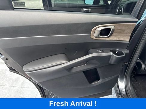 Used 2023 Kia Sorento EX w/ Panoramic Sunroof Package FWD image 15