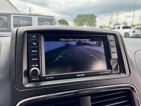 Used 2018 Dodge Grand Caravan SE FWD image 4