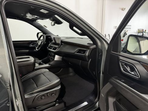 Used 2023 Chevrolet Suburban Premier AWD/4WD image 24