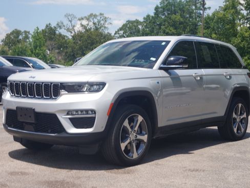 Used 2023 Jeep Grand Cherokee w/ Luxury Tech Group II image 5