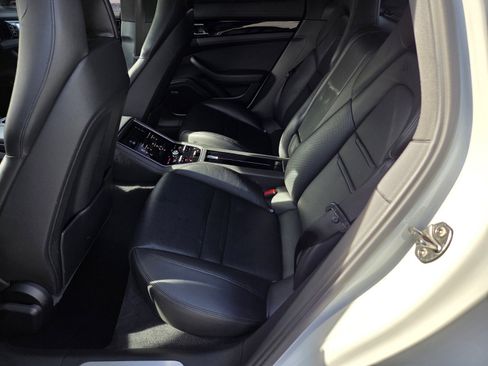 Used 2018 Porsche Panamera 4S image 12