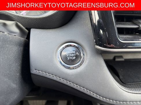 Used 2023 Toyota Highlander XLE AWD/4WD image 28